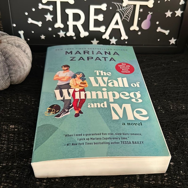 The Wall of Winnipeg and Me by Mariana Zapata, Paperback Pangobooks