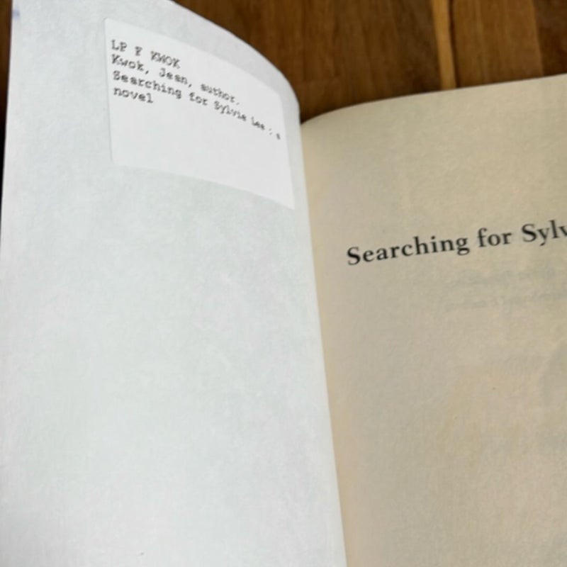 Searching for Sylvie Lee (LARGE PRINT)