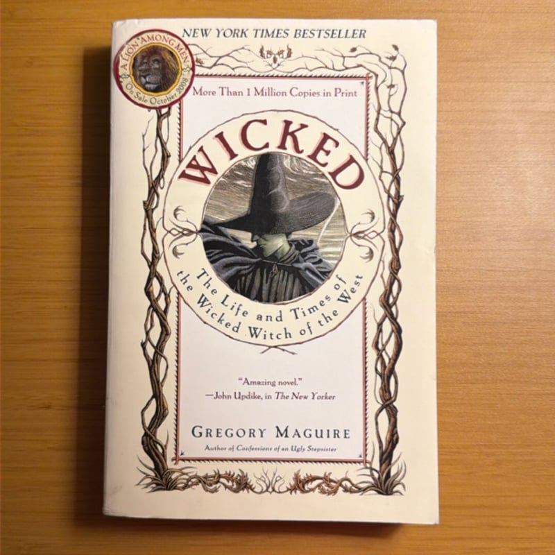 Wicked by Gregory Maguire, Paperback | Pangobooks