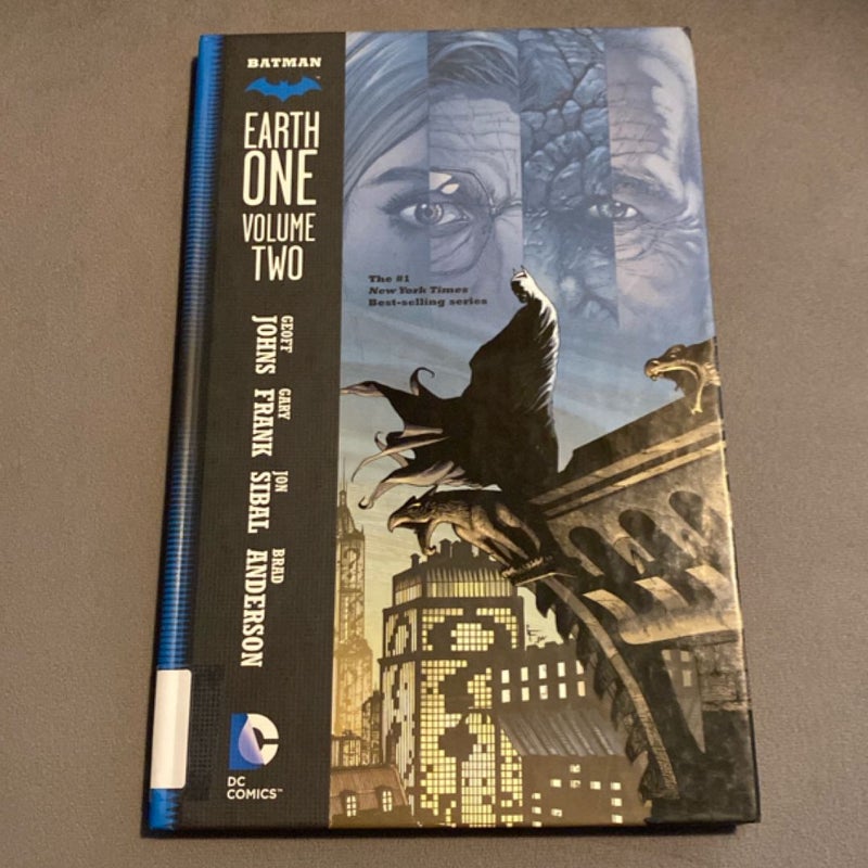 Batman: Earth One Vol. 2