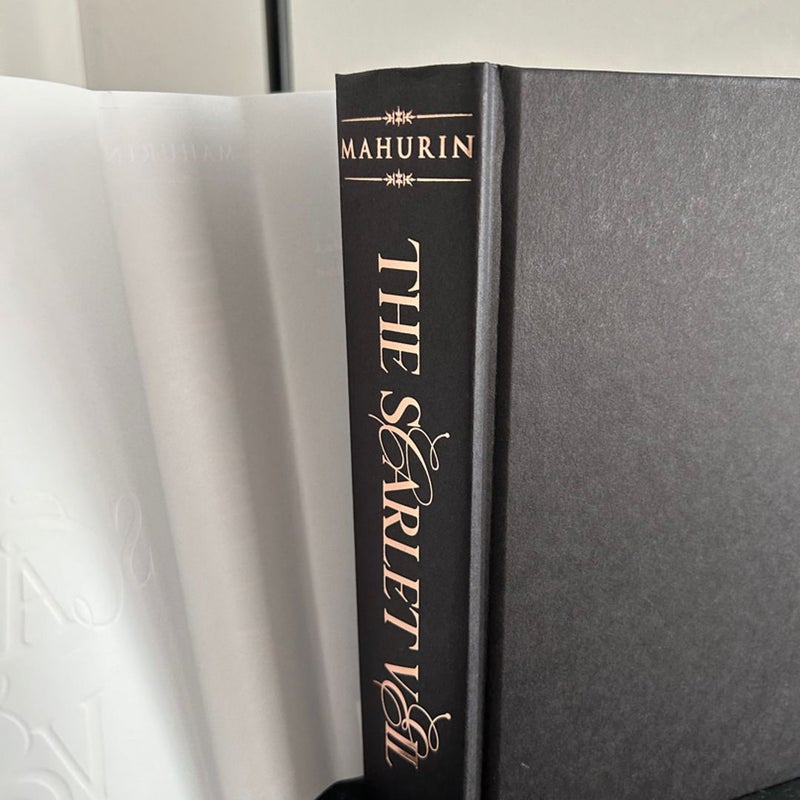 The Scarlet Veil : Mahurin, Shelby: : Libros