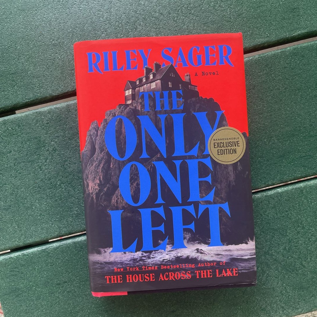 The Only One Left by Riley Sager, Hardcover | Pangobooks