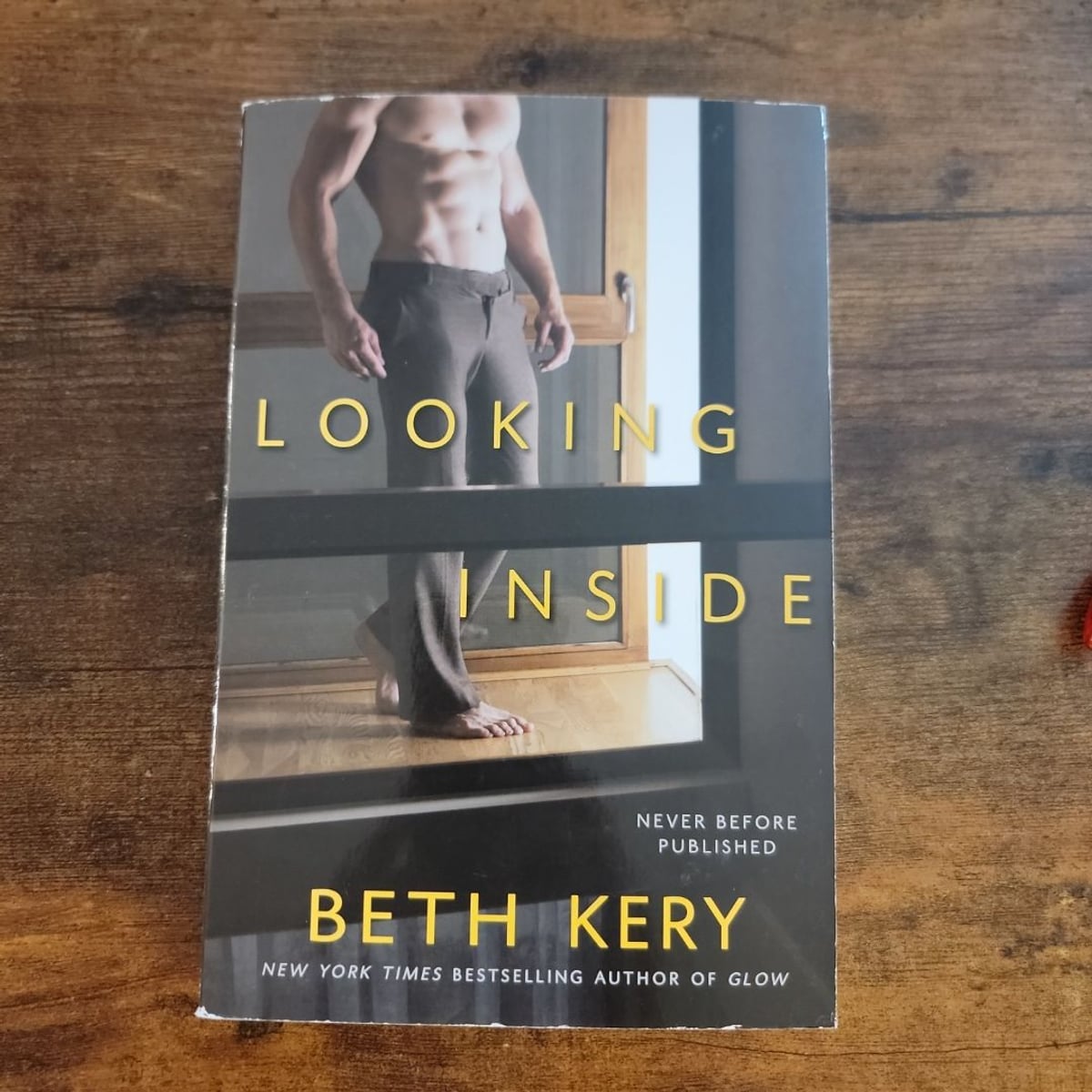 Looking Inside by Beth Kery, Paperback | Pangobooks
