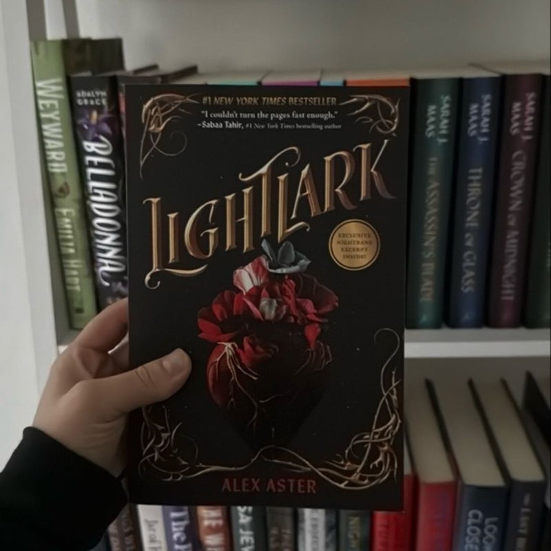 Lightlark (the Lightlark Saga Book 1)