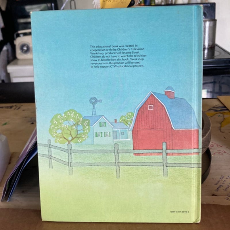 Down on the Farm with Grover, Featuring Jim Henson's Sesame Street Muppets(VINTAGE )