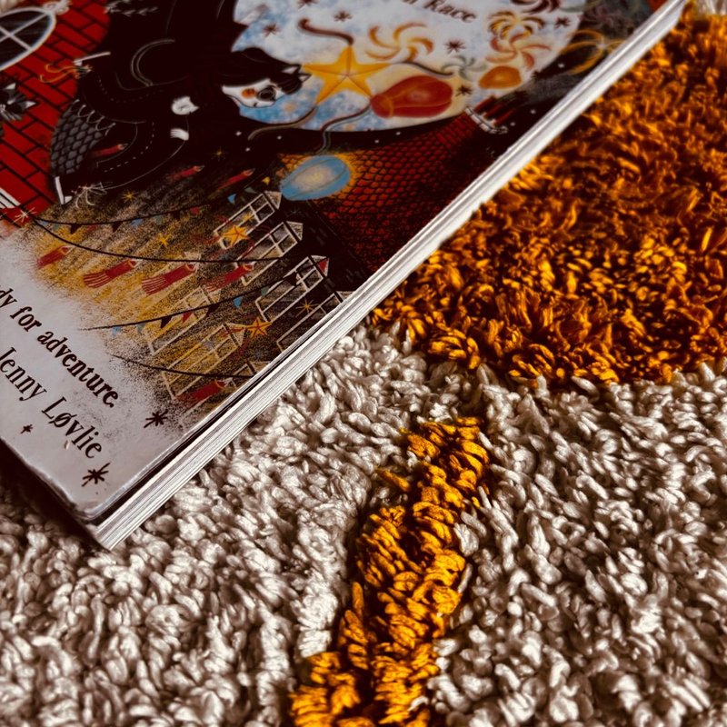 Kitty and the Great Lantern Race