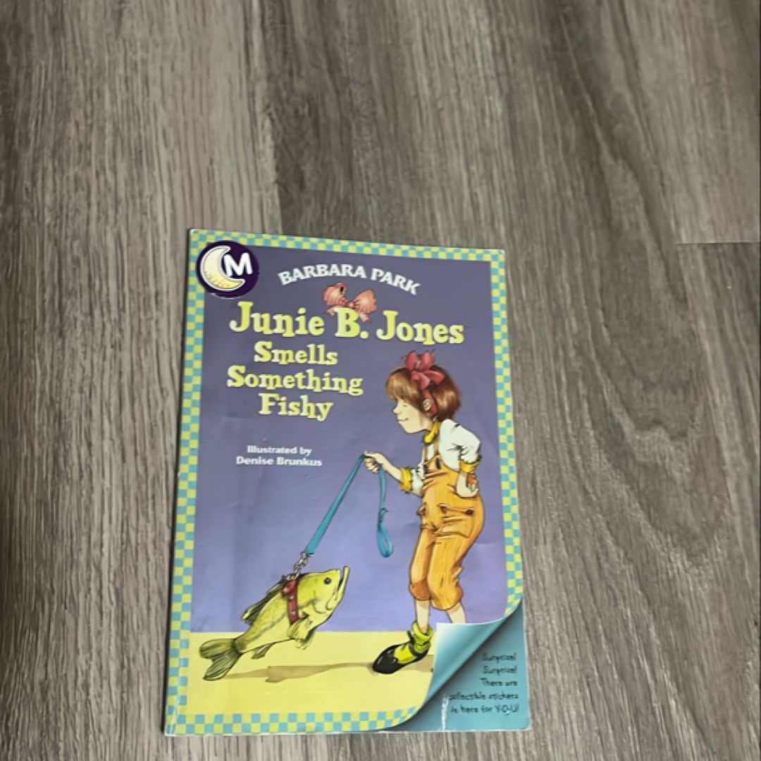 Junie B. Jones #12: Junie B. Jones Smells Something Fishy