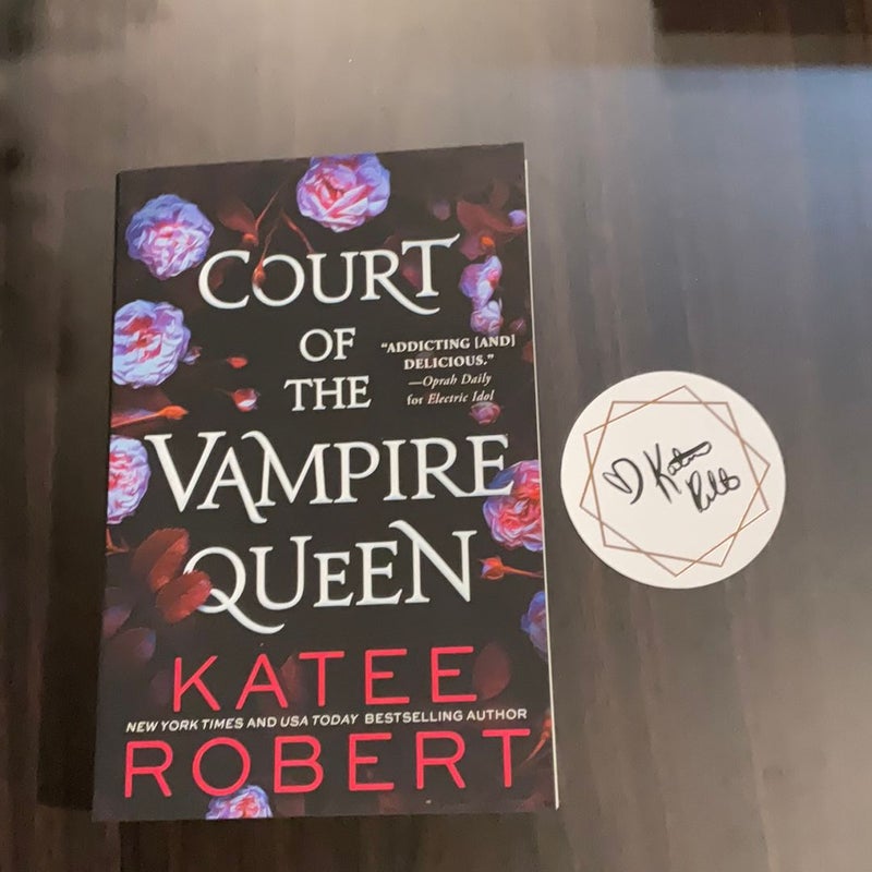 Court top of the Vampire Queen *signed* Katee Robert