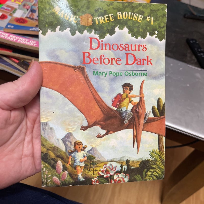 Dinosaurs Before Dark