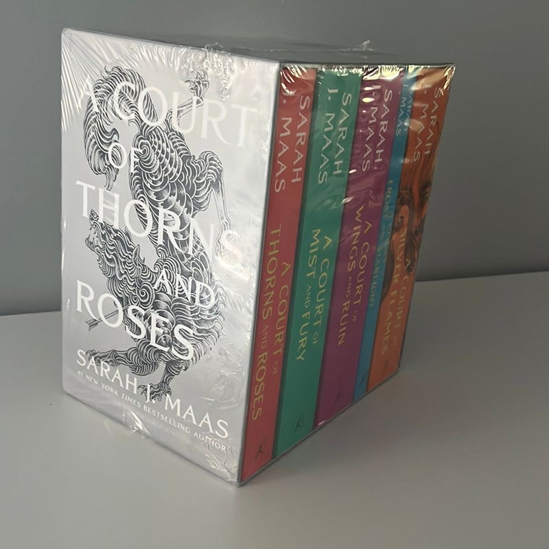 A Court of Thorns and Roses Paperback Box Set (5 Books)
