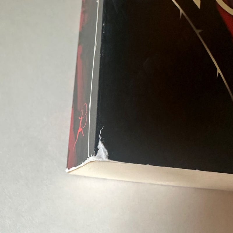 A Court of Thorns and Roses (damaged)
