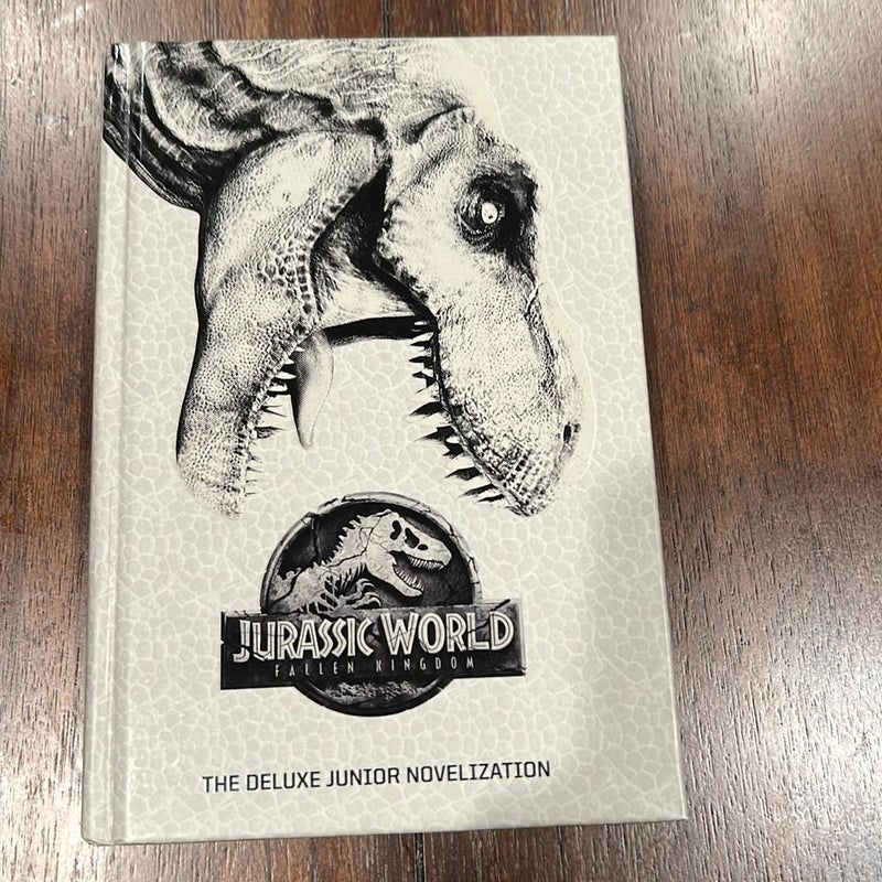 Jurassic World: Fallen Kingdom: the Deluxe Junior Novelization (Jurassic World: Fallen Kingdom)