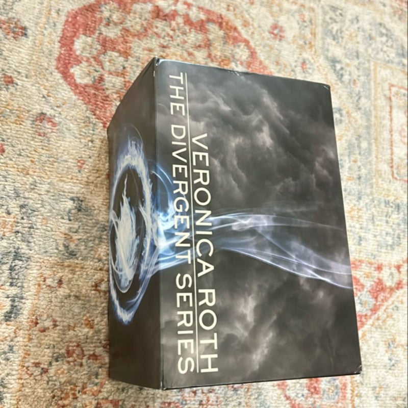 Divergent Series Four-Book Paperback Box Set