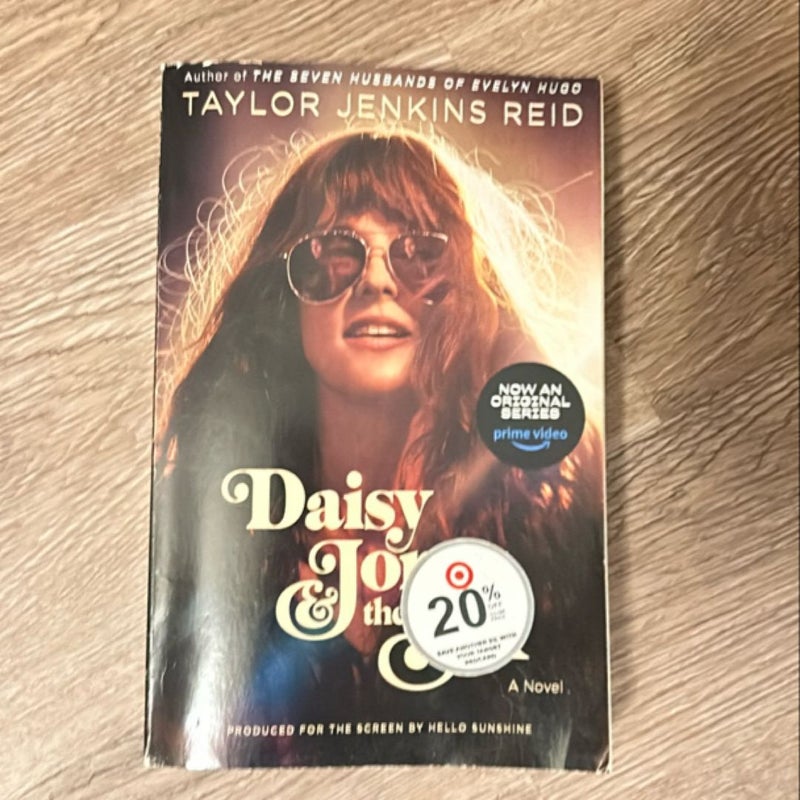 Daisy Jones and the Six (TV Tie-In Edition)