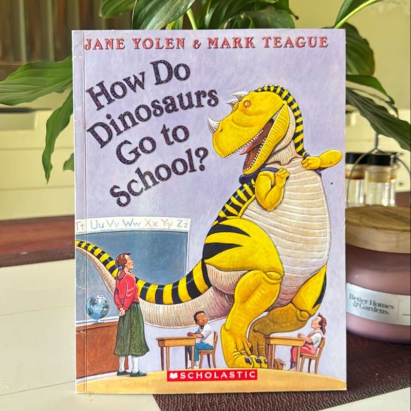 How do dinosaurs go to school 