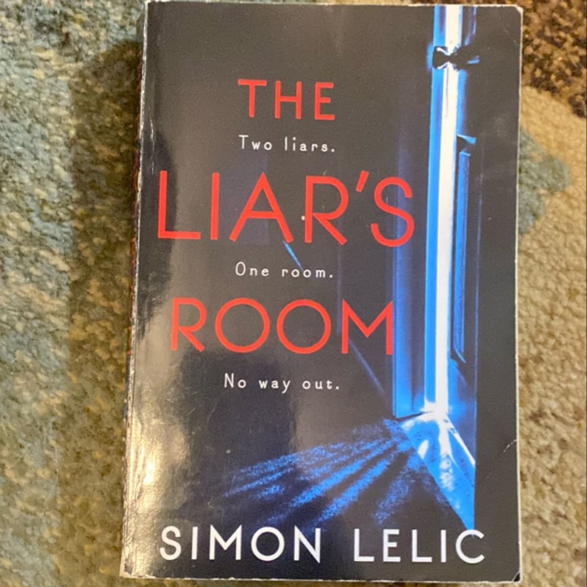 The Liar's Room by Simon Lelic, Paperback | Pangobooks