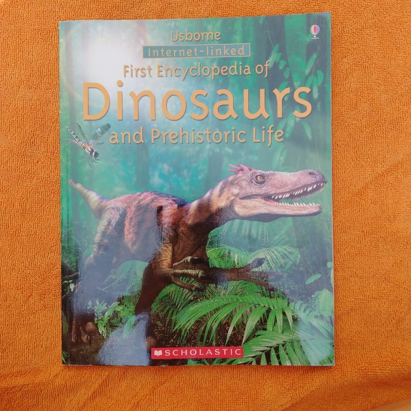 Usborne Internet-linked First Encyclopedia of Dinosaurs and Prehistoric Life