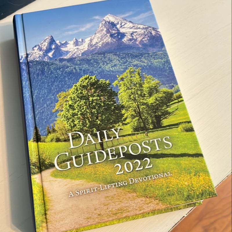 Daily Guideposts 2022 Large Print