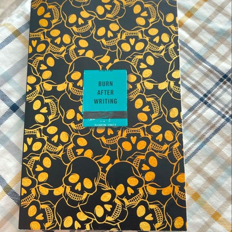 Burn after Writing (Skulls)