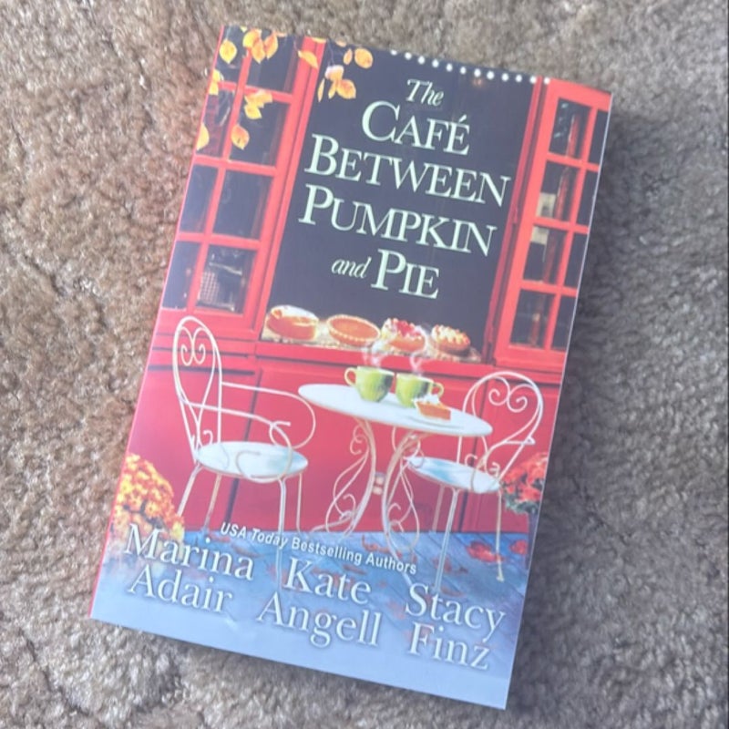 The Café Between Pumpkin and Pie