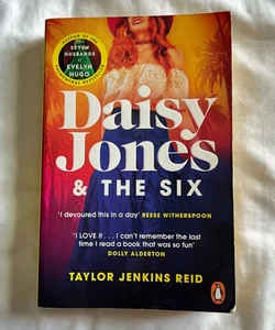 (UK EDITION) Daisy Jones and the Six