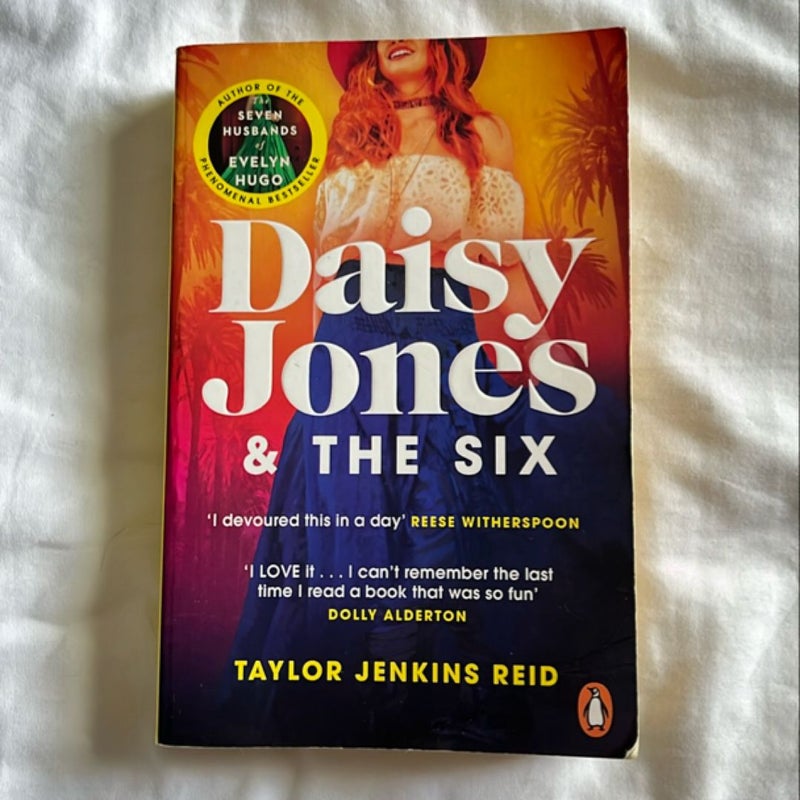 (UK EDITION) Daisy Jones and the Six