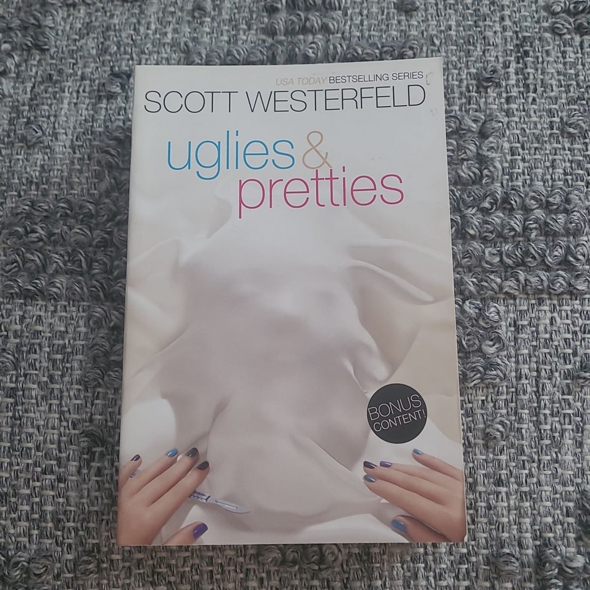 Uglies and Pretties by Scott Westerfeld, Paperback | Pangobooks