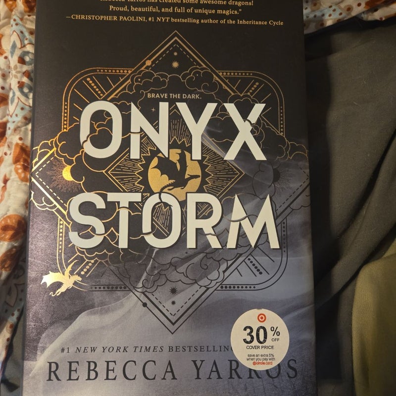 Onyx Storm (Standard Edition)