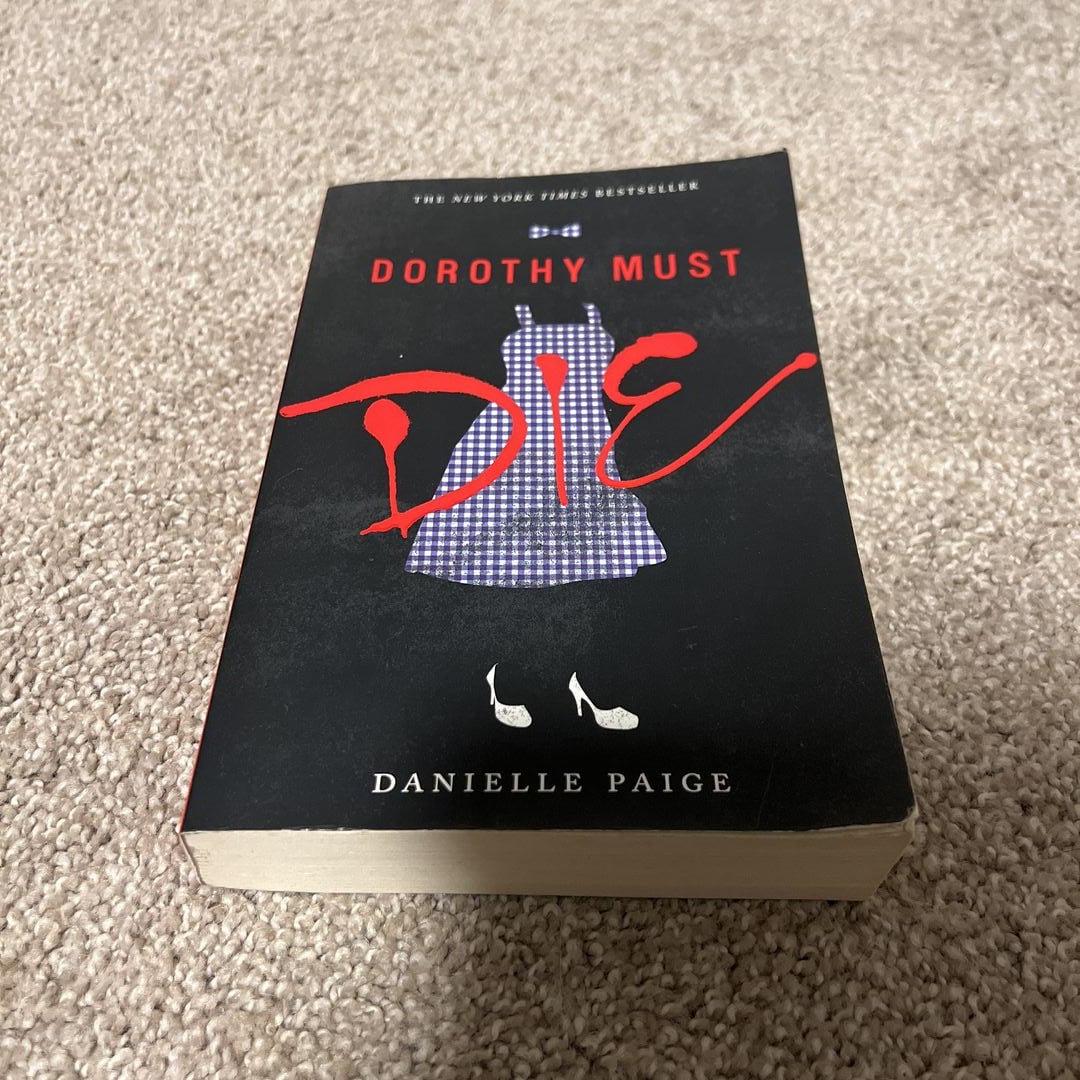 Dorothy Must Die by Danielle Paige, Paperback Pangobooks