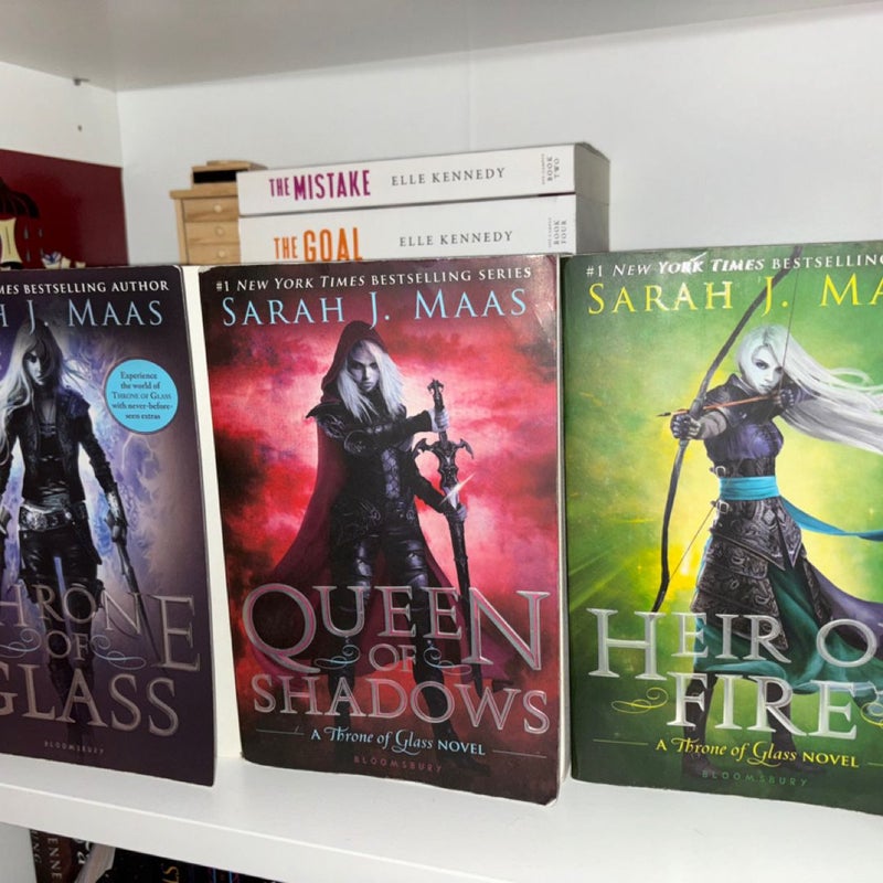 Heir of Fire, Queen of Shadows, Throne of Glass