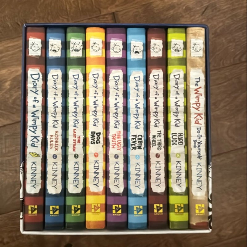 Diary of a Wimpy Kid Box of Books 1-8 + the Do-It-Yourself Book