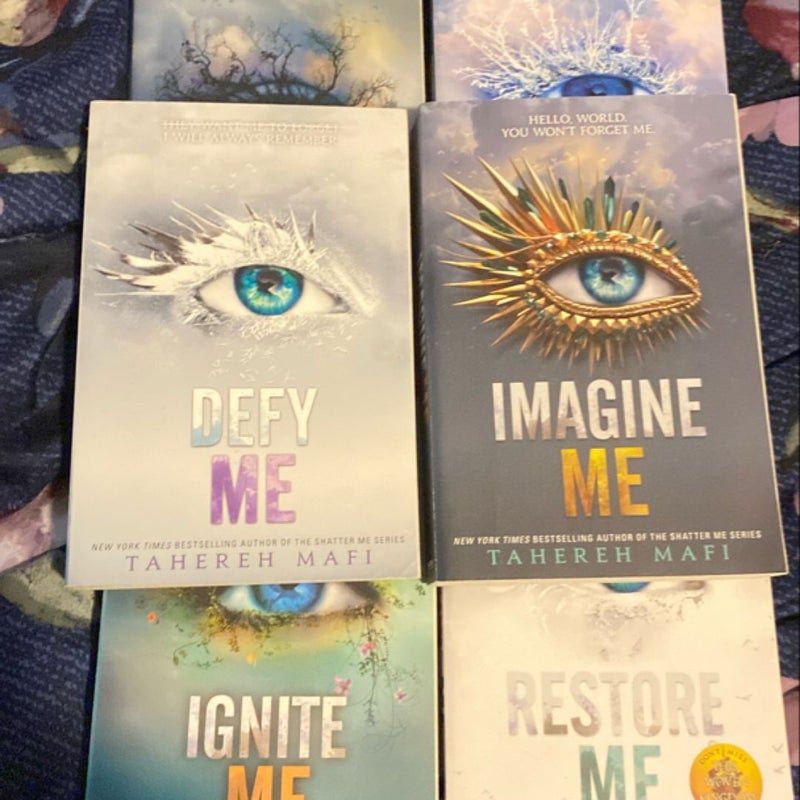 Shatter Me series bundle.