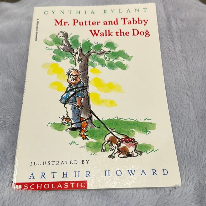 Mr. Putter and Tabby Walk the Dog