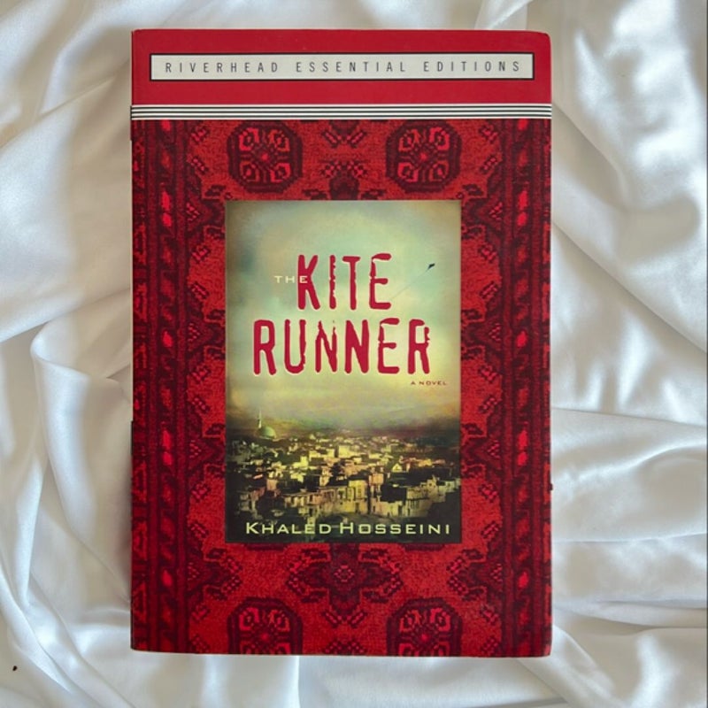 The Kite Runner (Essential Edition)