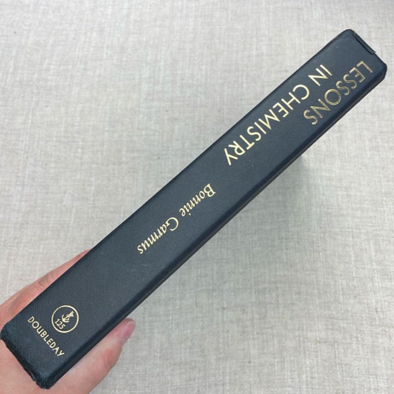 Lessons in Chemistry (Missing Dust Jacket)