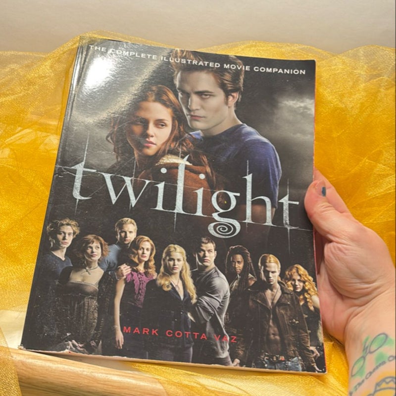 Twilight: the Complete Illustrated Movie Companion