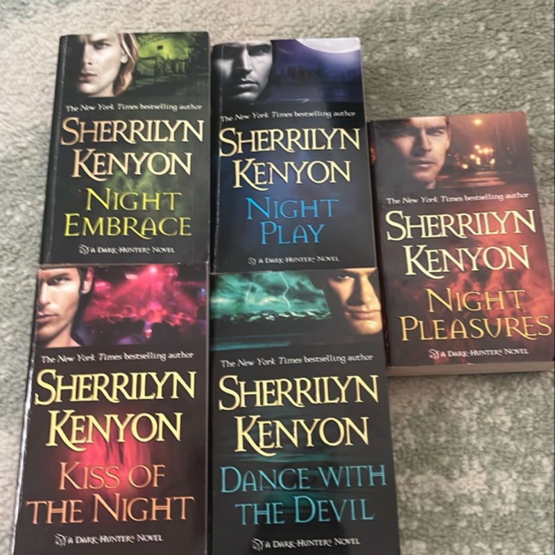 Kiss of the Night 5 Book Series