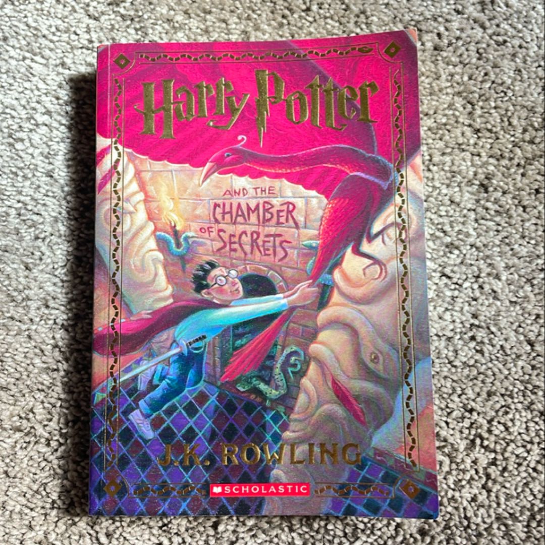 Harry Potter and the Chamber of Secrets (Harry Potter, Book 2)