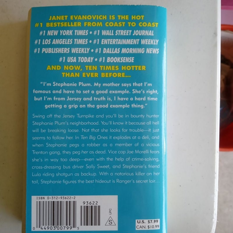 Janet Evanovich/Stephanie Plum paperbacks X 8: 6-8, 10-14