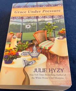 Grace Under Pressure: A Manor House Mystery-Book 1