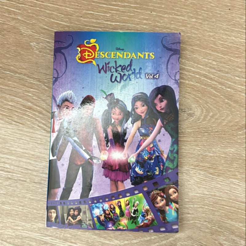 Disney Descendants Wicked World Cinestory Comic Vol. 4