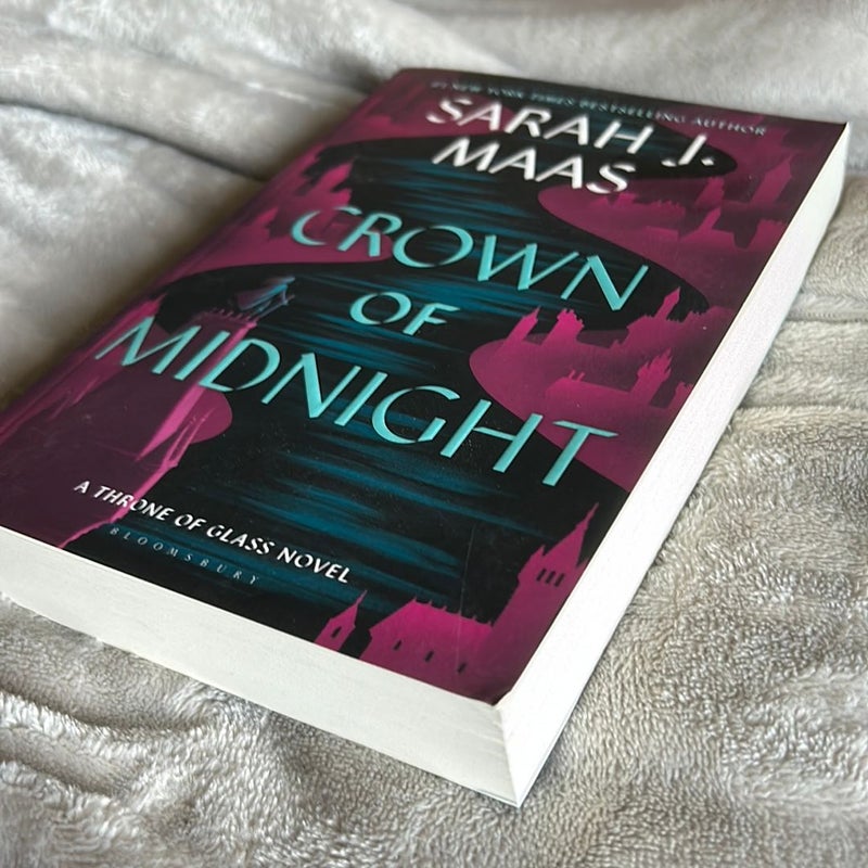 Crown of Midnight by Sarah J. Maas, Paperback Pangobooks