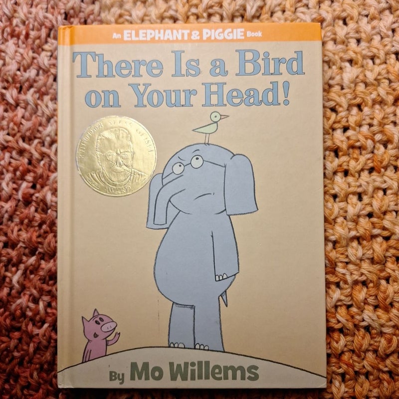 There Is a Bird on Your Head! (an Elephant and Piggie Book)