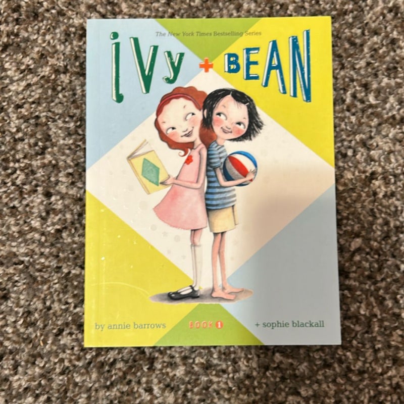 Ivy and Bean - Book 1 (Ivy and Bean Books, Books for Elementary School)