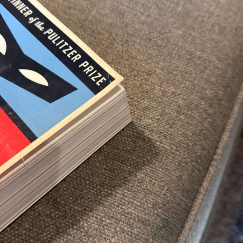 The Amazing Adventures of Kavalier and Clay (with Bonus Content)