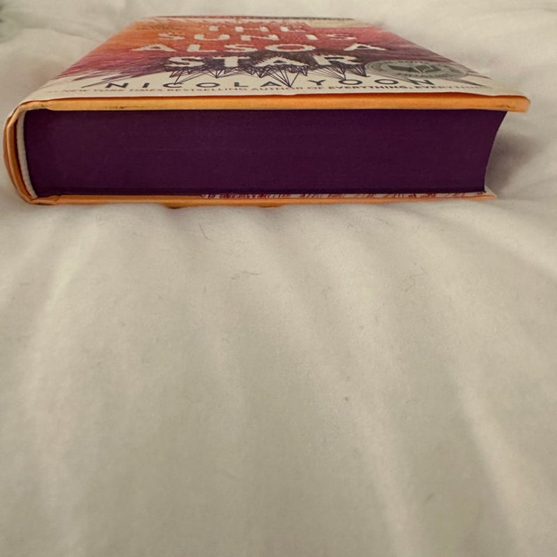 The Sun Is Also A Star (Barnes & Nobles Exclusive Edition)