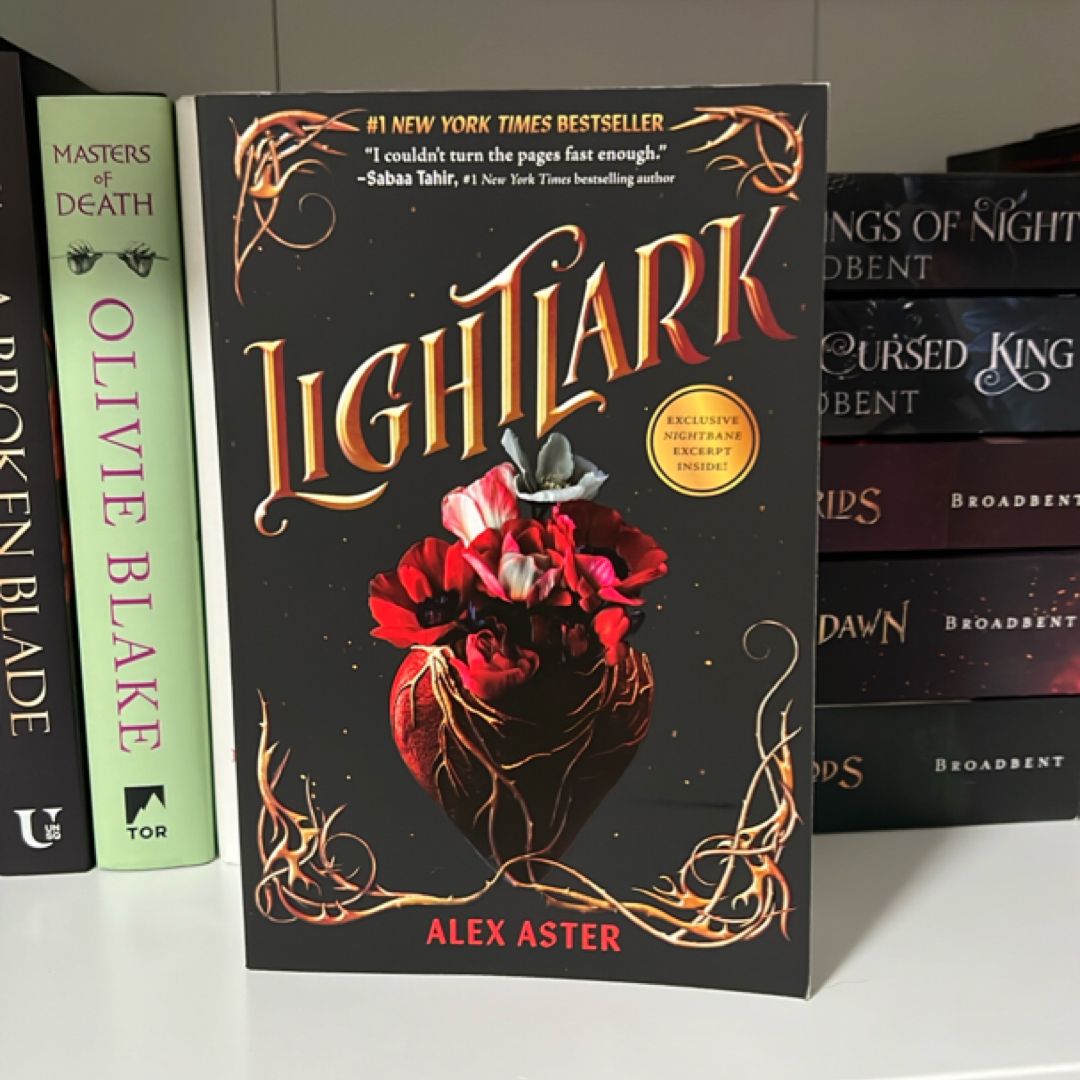 Lightlark (the Lightlark Saga Book 1)