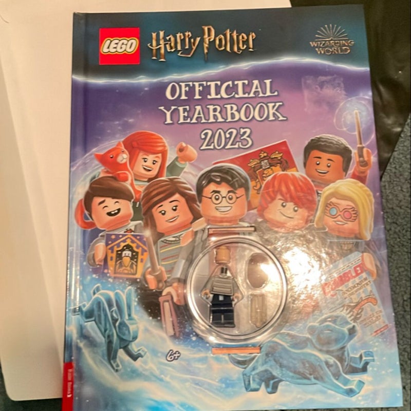 LEGO® Harry Potter(tm): Official Yearbook 2023 (with Hermione Granger(tm) LEGO® Minifigure)