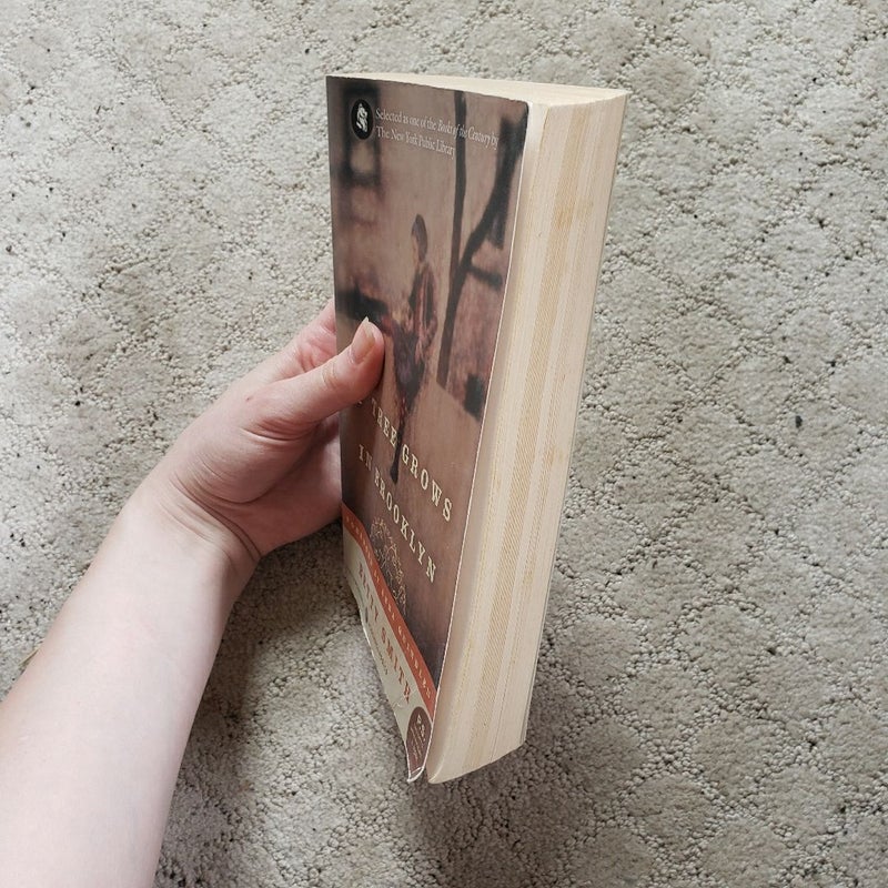A Tree Grows in Brooklyn (1st Harper Perennial Modern Classics Edition, 2004)