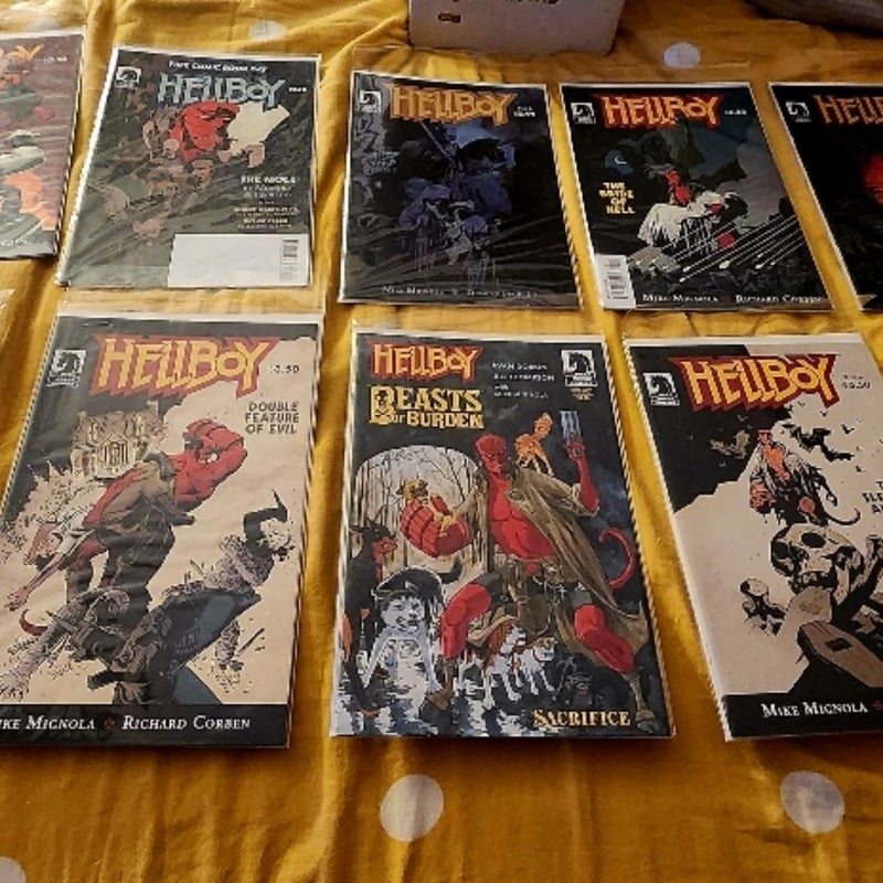 HELLBOY COMIC BOOK LOT 12 VOLUMES 